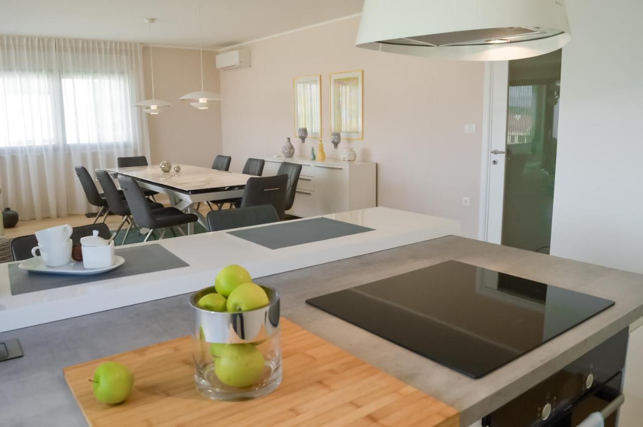 Rova Apartment Malinska Exteriör bild